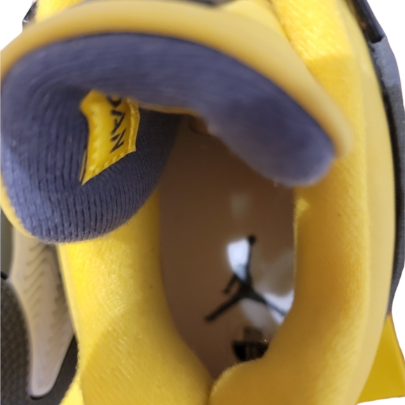 Air Jordan 4 Retro Lightning Shoes Size 11 - Picture 4 of 12